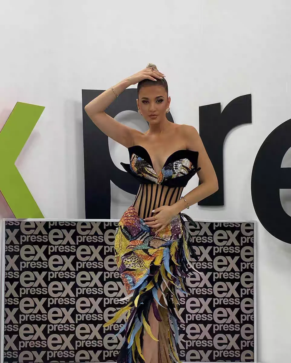 H697ba05bc9e94a07a16f64666785ab66O