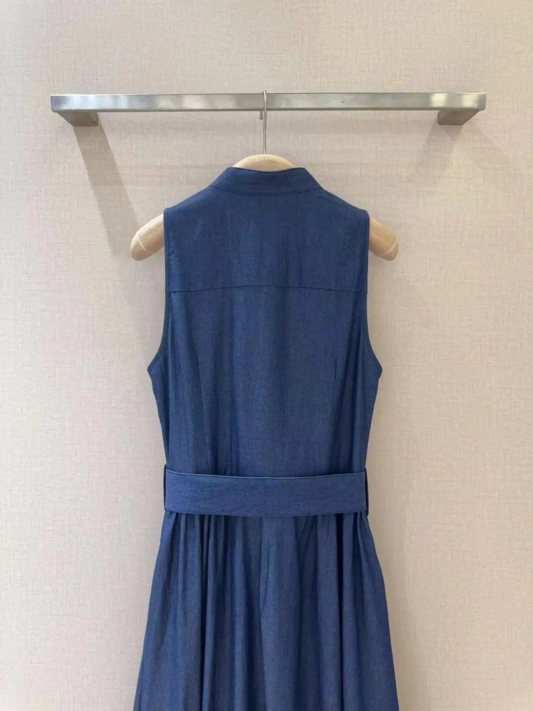 Hd217e6e0b6e144bca3ec41572b92593eD